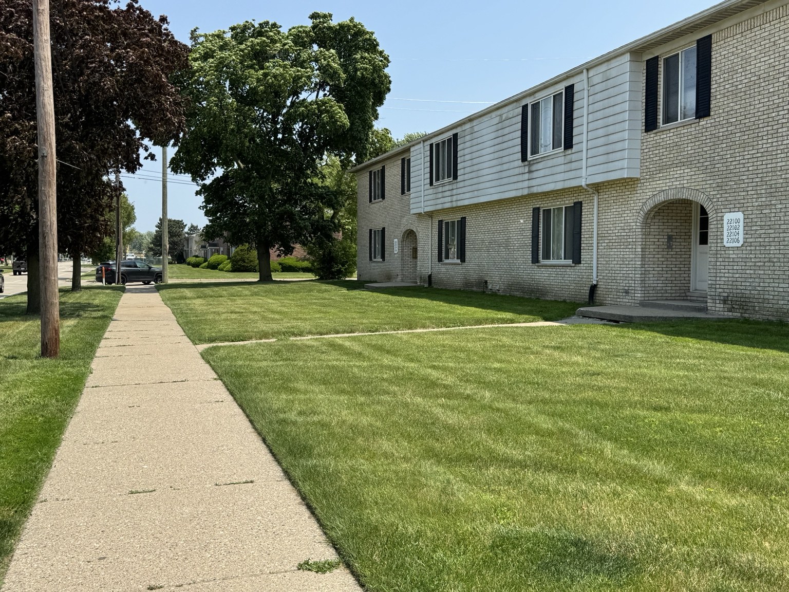Freshly maintained commercial lawn and sidewalk